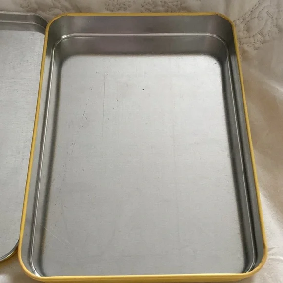 Free with purchase of any paid item. Burt’s Bees yellow tin with 🐝 bee. - Picture 13 of 13